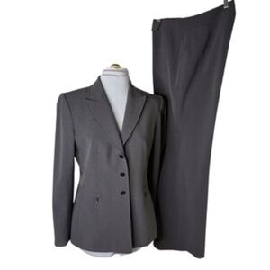 Tahari 3 button Charcoal Gray Fully Lined Jacket & Pant Suit Size 10